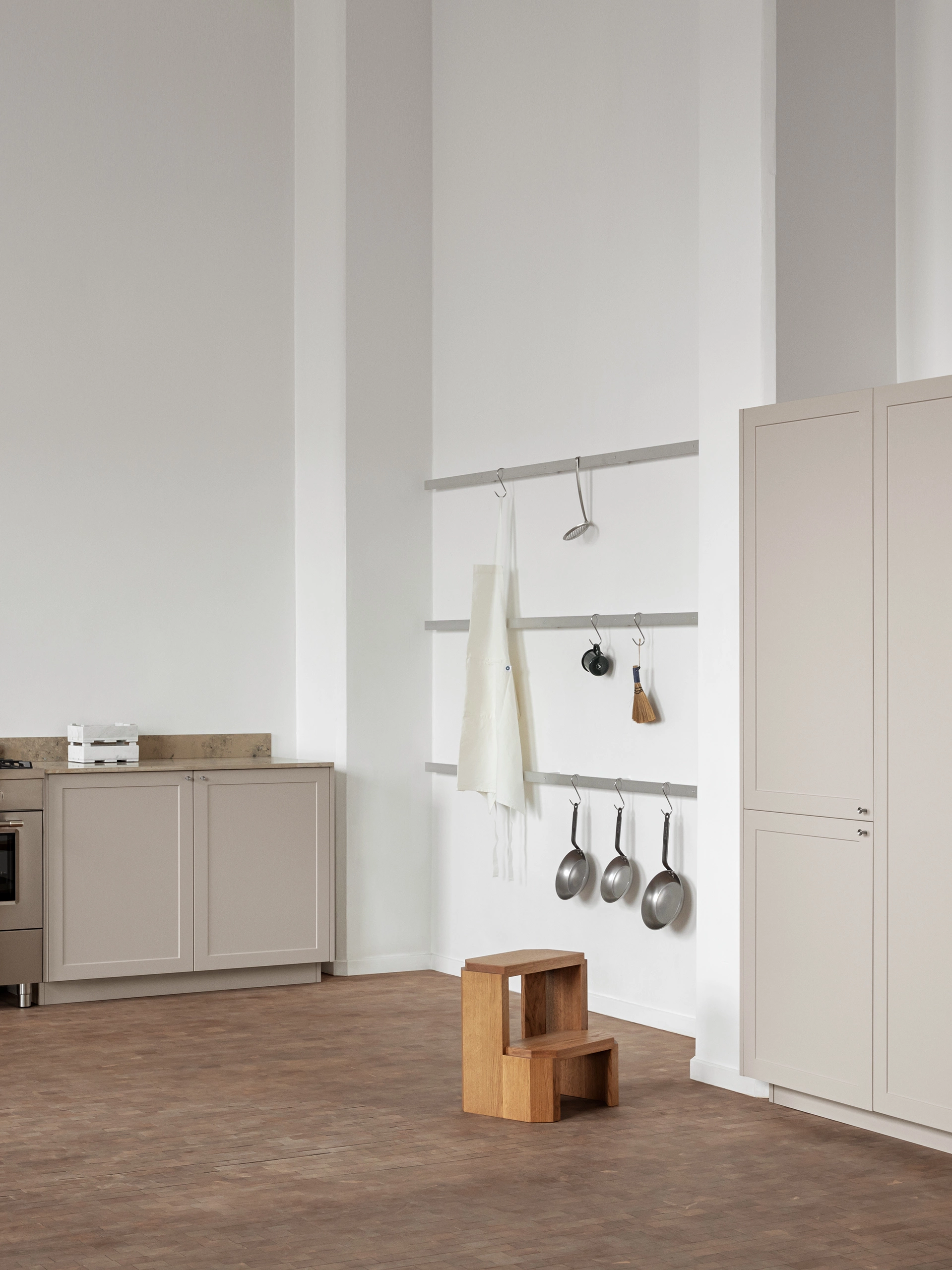 Painted MDF Anti-Moisture Kitchen with Framed Leaves - Image 5