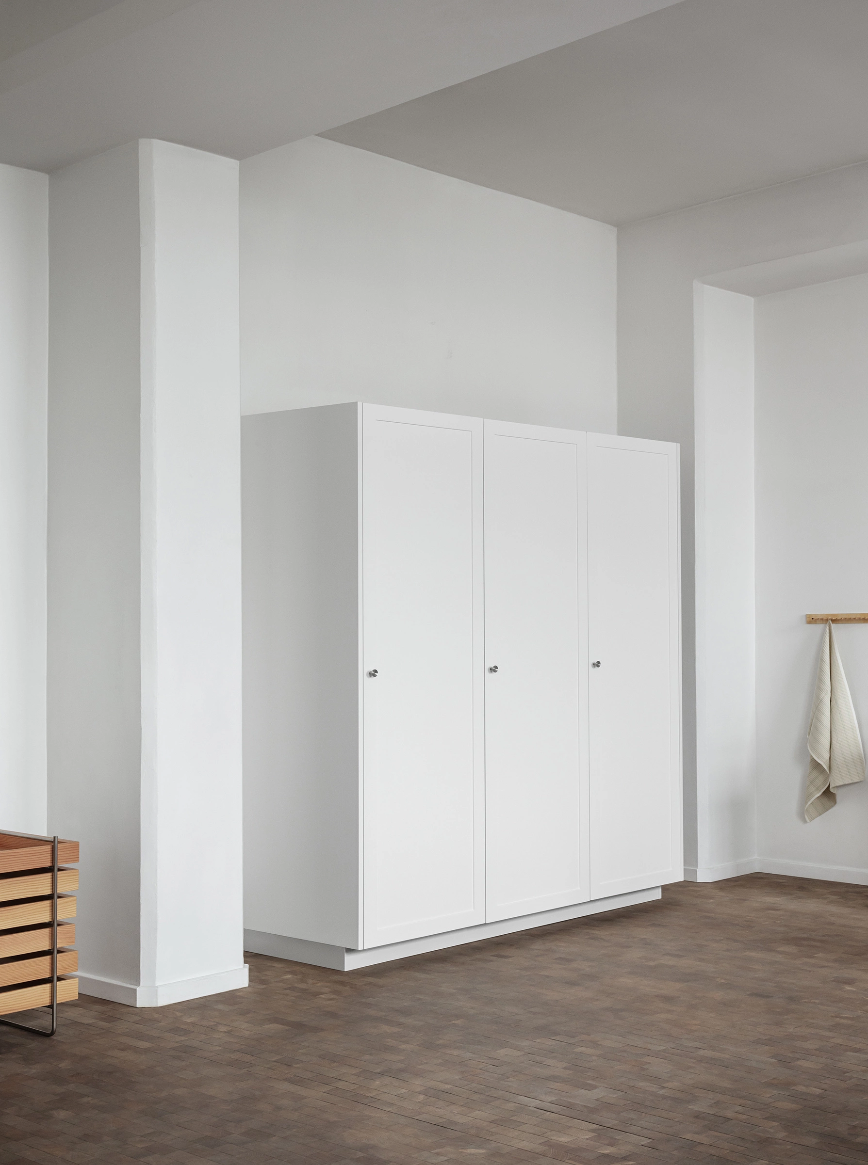 Painted MDF Anti-Moisture Kitchen with Framed Leaves - Image 4